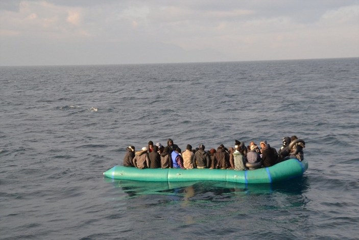 İzmir açıklarında 199 göçmen kurtarıldı