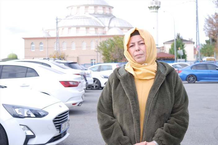 Kadıköy metrosunda bıçakla tehdit edilen kızın annesi konuştu