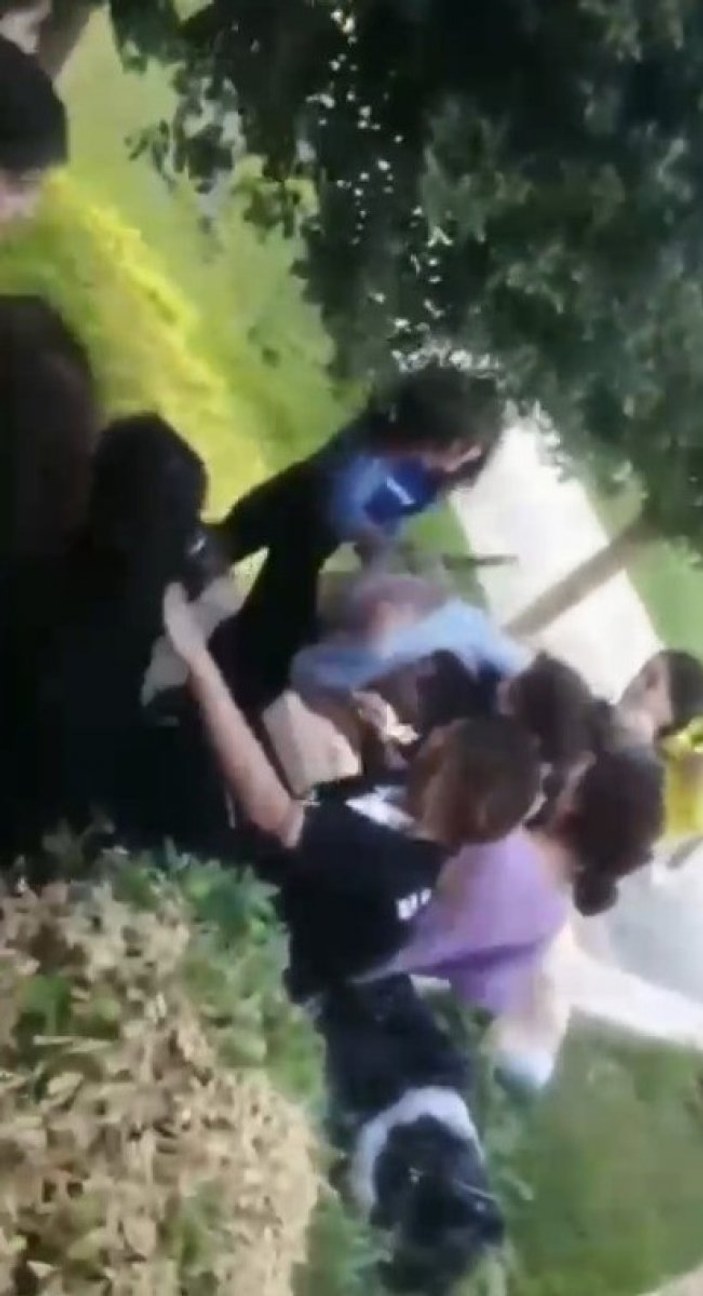 Antalya’da liseli kızların ekmek bıçaklı kavgası kamerada