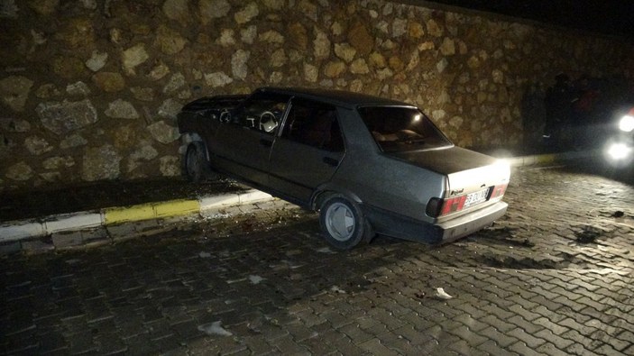 Tokat'ta otomobil kullanmayı öğrenirken duvardan uçtu
