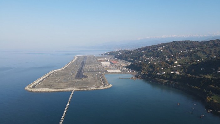 Rize-Artvin Havalimanı'nın 100 milyon tonluk dolgusunun 99'u tamamlandı