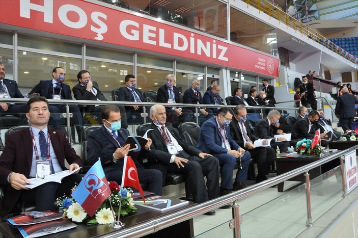 Ahmet Ağaoğlu, taraftarı şampiyonluk konusunda uyardı