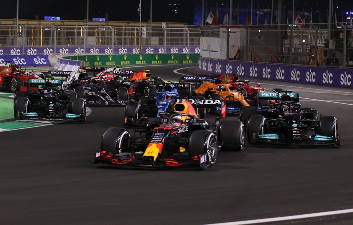 Suudi Arabistan GP'de şampiyonluk savaşı alevlendi