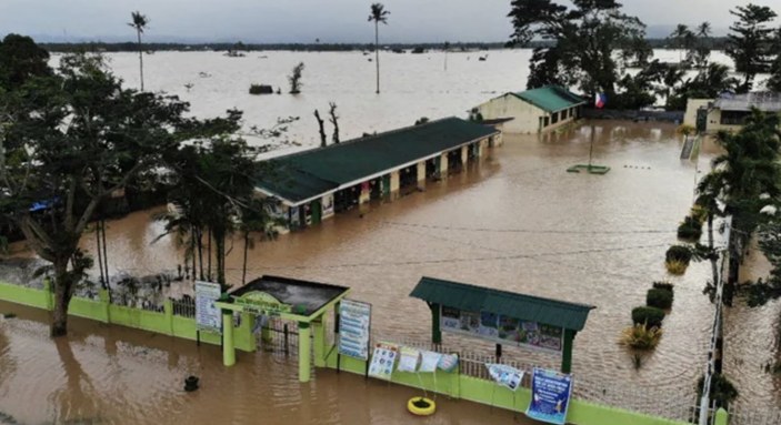 Filipinler'de tropikal Megi fırtınası: 24 ölü