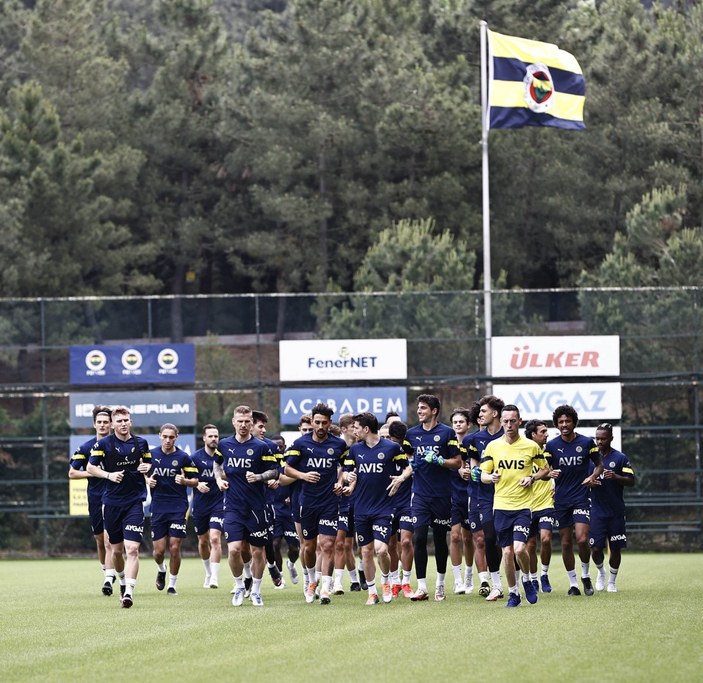 Fenerbahçe, sezonun ilk antrenmanını gerçekleştirdi