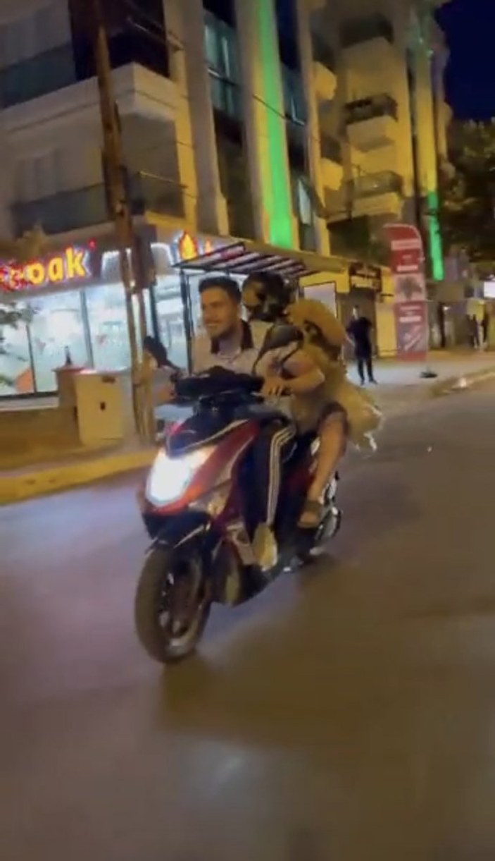 İstanbul'da motosiklette koyun taşıdılar