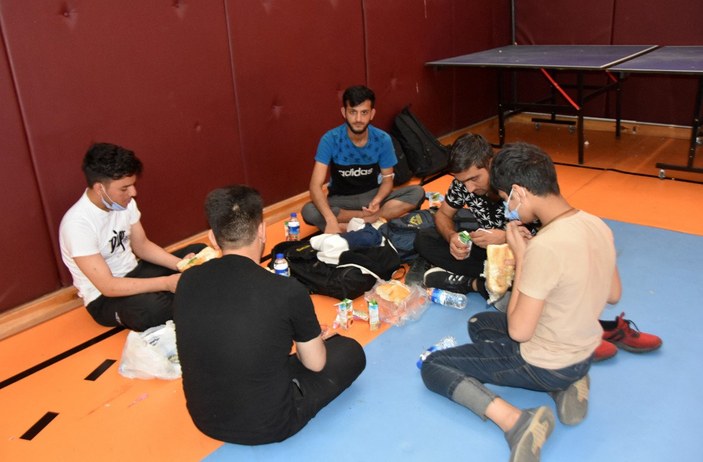 Antalya'da, 126 kaçak göçmen yakalandı