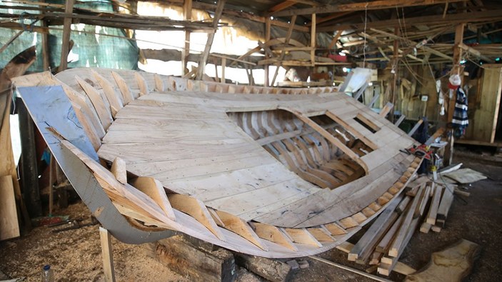 Giresunlu Nejdet usta 40 yıldır balıkçılar için tekne yapıyor