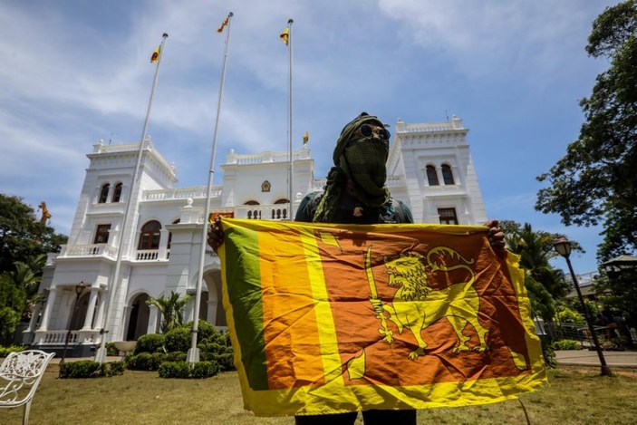 Sri Lanka Devlet Başkanı Rajapaksaı, e-mail yoluyla istifa etti
