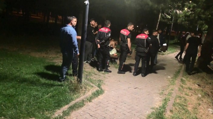 Erzurum’da top oynayan gençlere bıçakla saldırdı: 1 yaralı