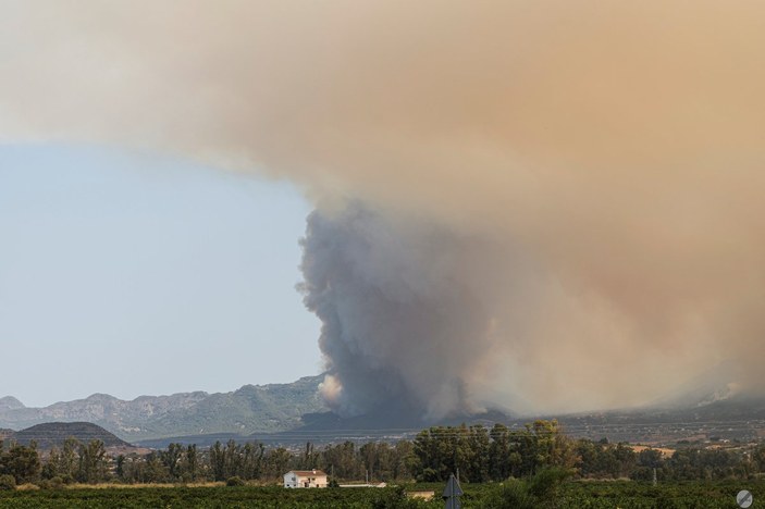 İspanya'da orman yangını: 2300 kişi tahliye edildi
