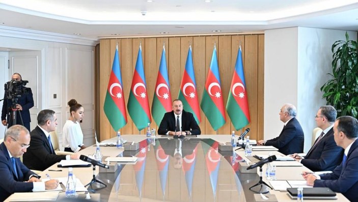 İlham Aliyev'den Rusya'ya tepki: Ermenistan'ı çekilmeye zorlamıyorlar