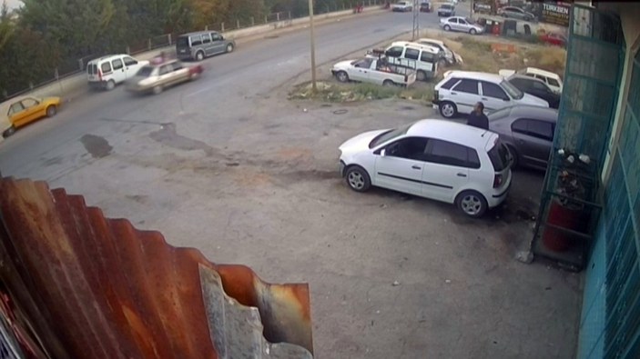 Karaman'da üzerine aracını sürdüğü kadını, 300 metre sürükledi