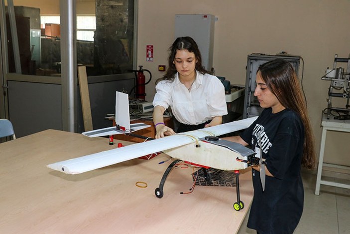 Adana'da lise öğrencileri TEKNOFEST için İHA tasarladı