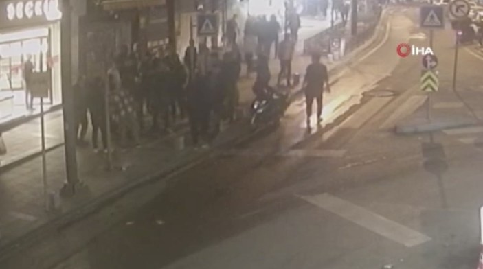 İstanbul'da bıçaklı kavga kamerada