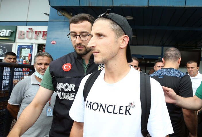 Trabzonspor, Enis Bardhi'yi KAP'a bildirdi
