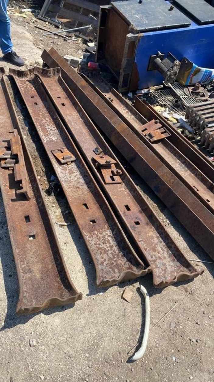 Kırklareli'de 250 bin liralık tren rayı çalan şahıslar yakalandı