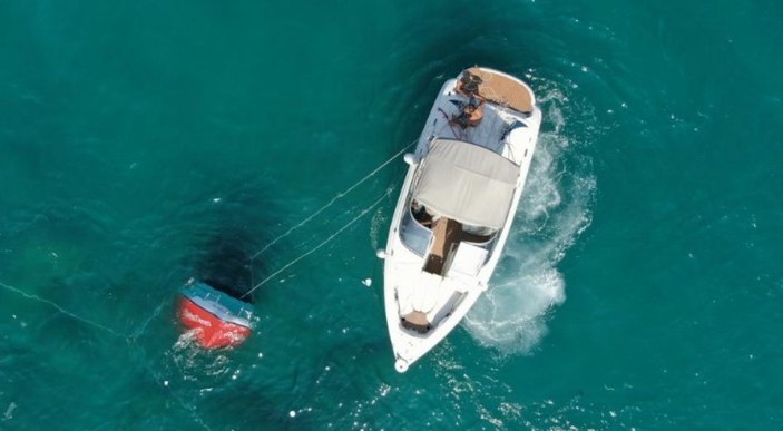 Antalya'da batan sürat teknesine tatilcilerden yoğun ilgi