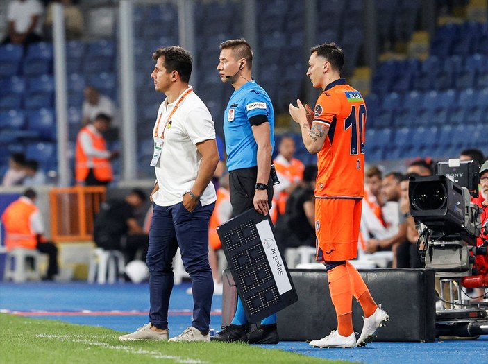 Mesut Özil, Başakşehir ile ilk maçına çıktı