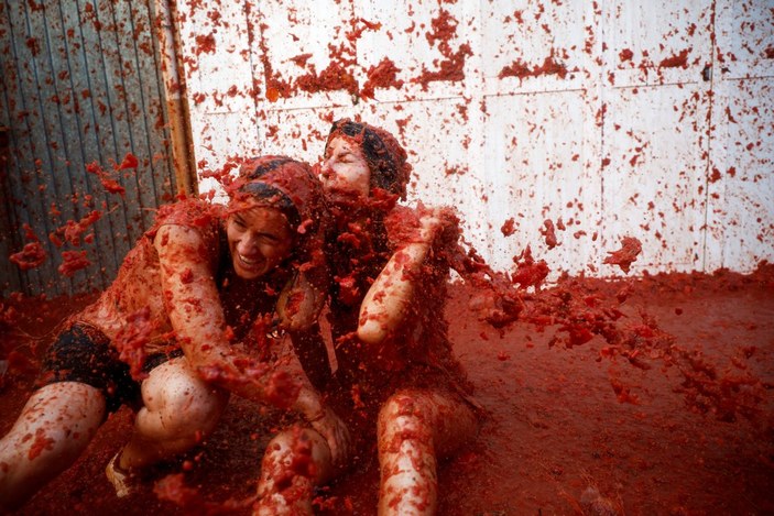 İspanya'da festivalde 130 ton domates kullanıldı