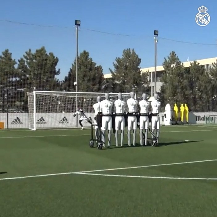 Real Madrid'in robotlarla frikik çalışması