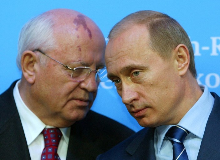 Vladimir Putin, Mihail Gorbaçov'a veda etti