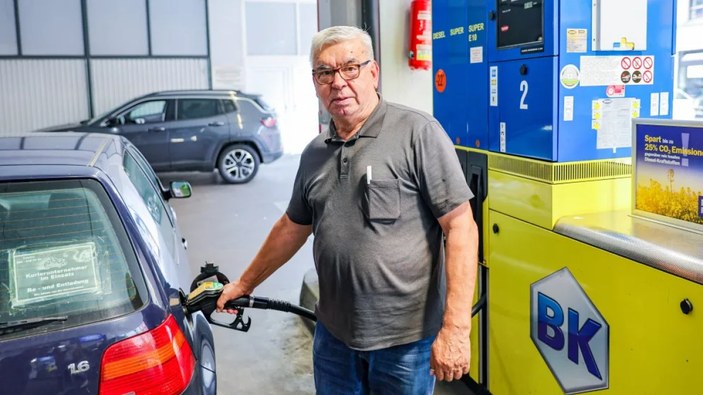 Almanya'da sürücüler, artan yakıt fiyatlarına tepkili