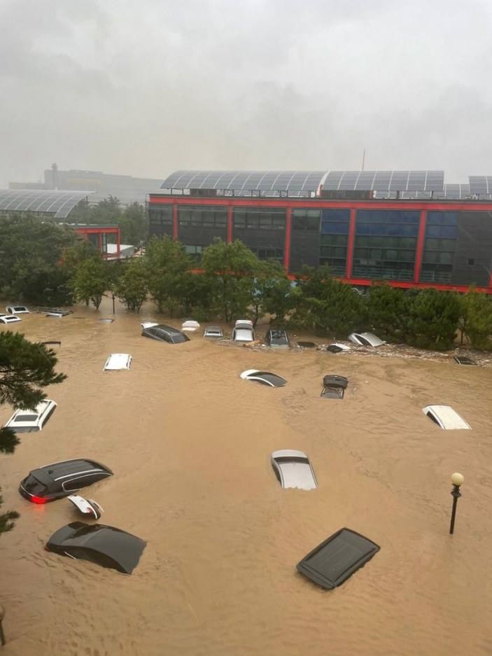 Güney Kore'de şiddetli yağış