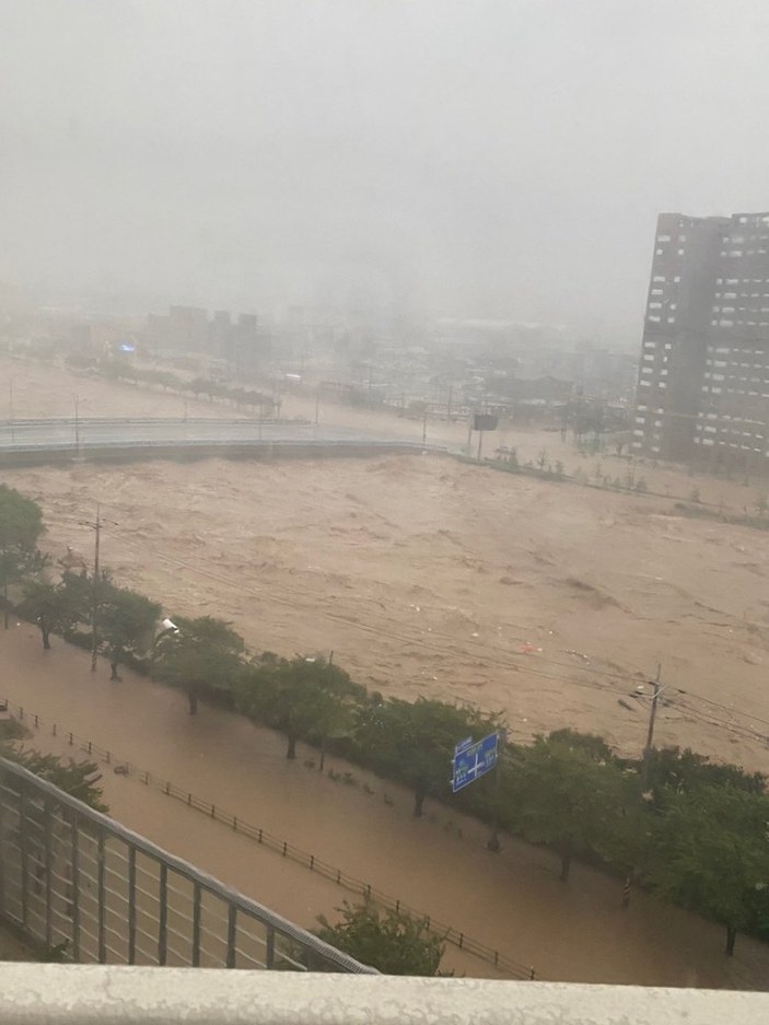 Güney Kore'de şiddetli yağış