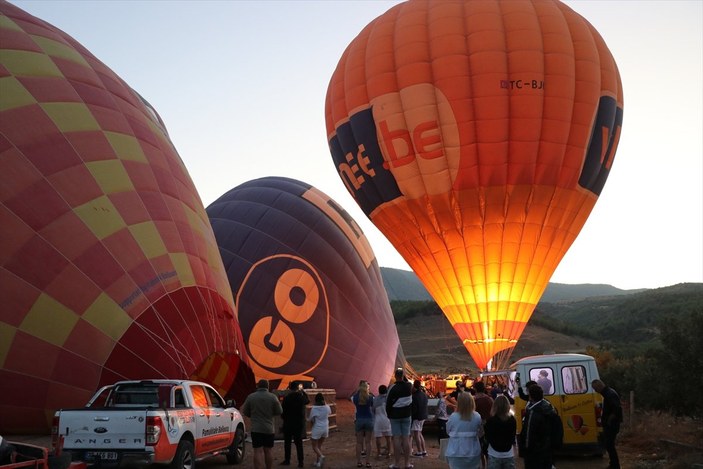 Pamukkale'ye gelen 91 bin kişi şehri balondan izledi