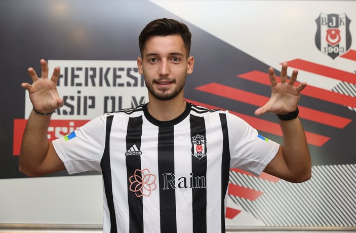 Beşiktaş'ta Tayyip Talha Sanuç formayı giydi