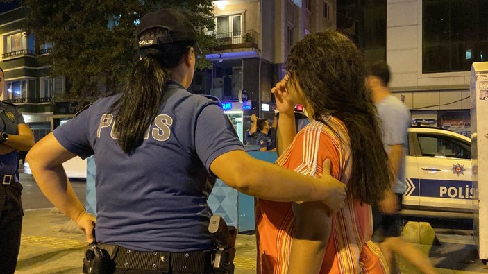 Beyoğlu’nda yabancı uyruklu kadın, saatlerce kaldırımda hareketsiz durdu