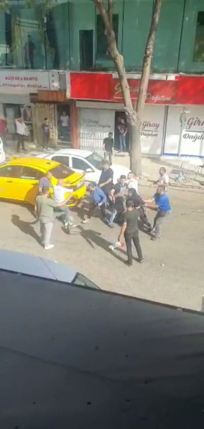 Ankara'da taksimetre ücretini ödemeyen yolcular, şoföre saldırdı