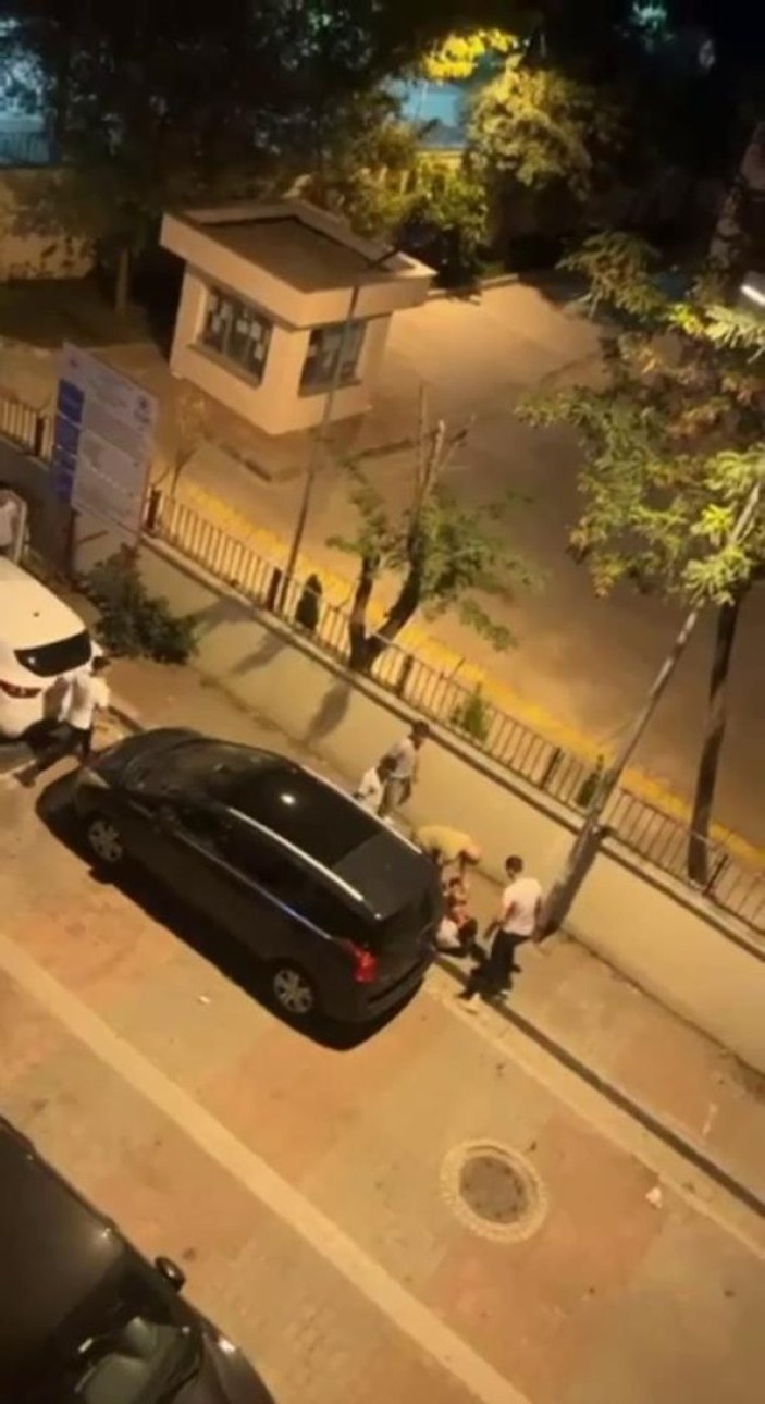 İstanbul'da bisküvi çaldığı için dayak yiyen çocuğu mahalleli kurtardı