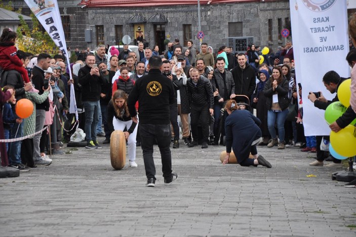 Kars'ta 'kaşar yuvarlama yarışması' yapıldı