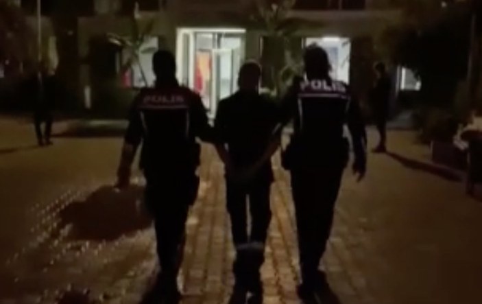İzmir'de çantasıyla motosikletiyi deviren şahıs tutuklandı