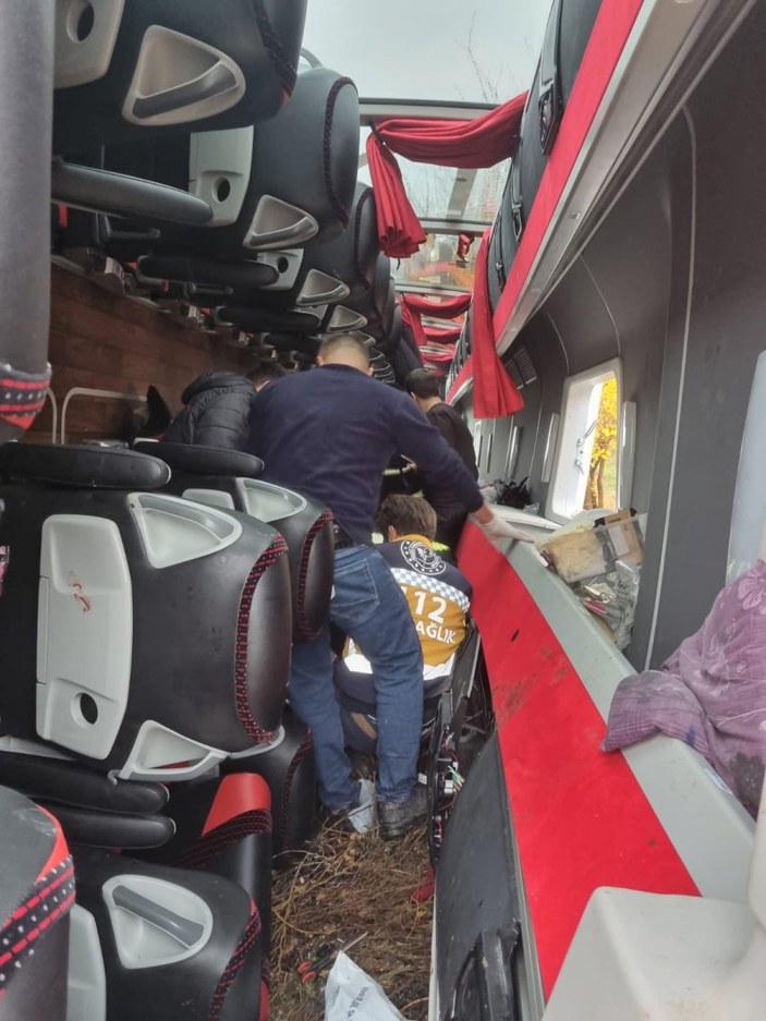 Diyarbakır'da yolcu otobüsü devrildi