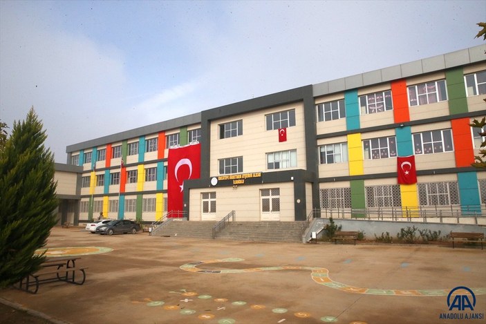Şehit öğretmen Ayşenur Alkan’ın adı görev yaptığı okula verildi