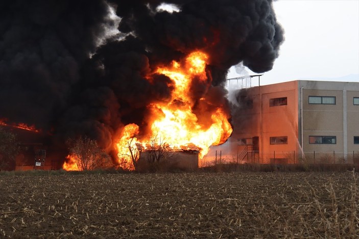 Denizli'de fabrikada yangın