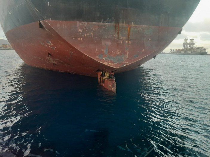 Kaçak göçmenler, 11 gün gemi dümeninde yolculuk yaptı