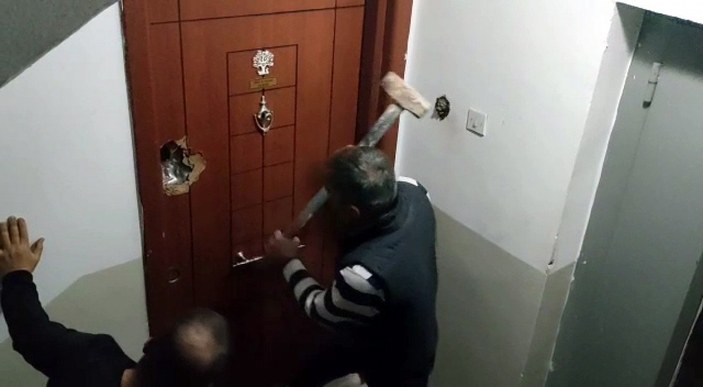 Antalya'da ailesi 10 yaşındaki çocuğa ulaşamayınca kapı balyozla kırıldı