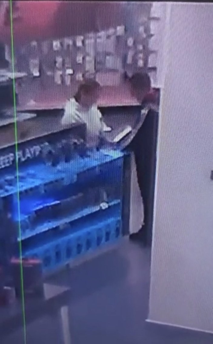 Kağıthane'de AVM'de alüminyum folyolu torbayla hırsızlık: 1 gözaltı