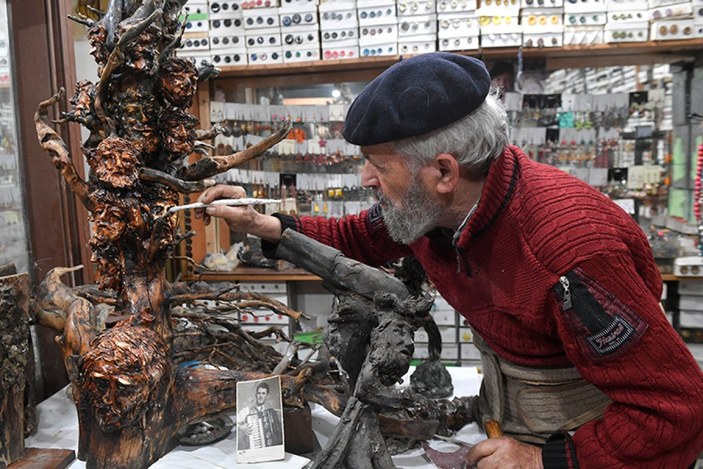 Lübnanlı heykeltıraş, ilerleyen yaşında sanatını alçıyla devam ettiriyor