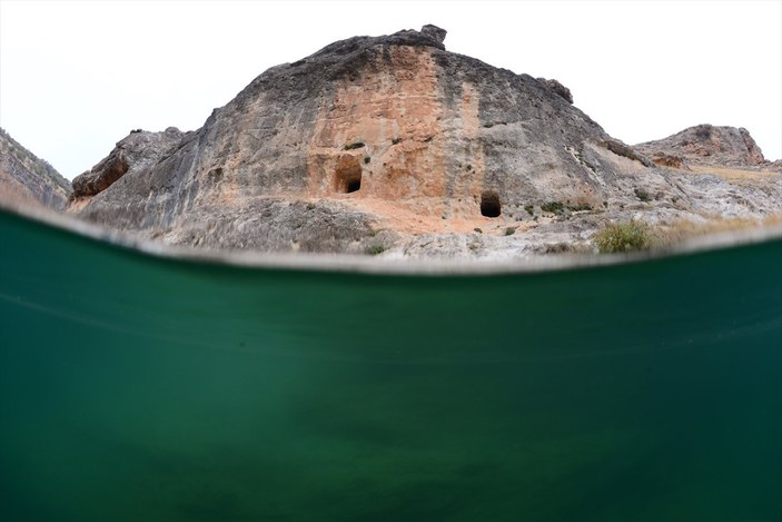 Diyarbakır'daki baraj gölünün su altı güzellikleri 