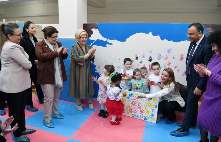 Emine Erdoğan, Ukraynalı yetim çocuklarla buluştu
