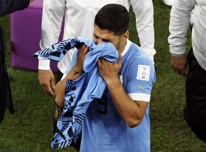 Uruguay'ın elenmesiyle Luis Suarez gözyaşlarını tutamadı