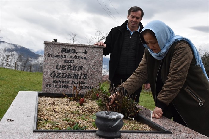 Ceren Özdemir vefatının 3'üncü yılında mezarı başında anıldı