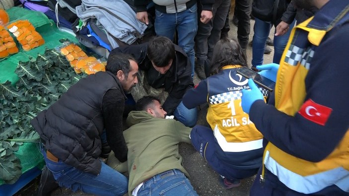Bursa’da pazarda kasa kavgası: Esnaf belinden bıçaklandı