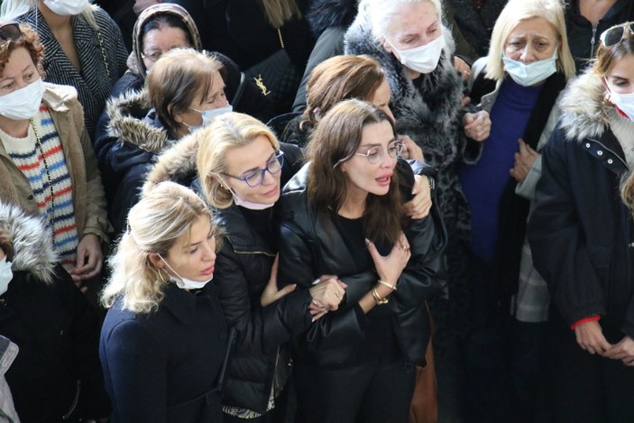Özge Ulusoy’un babası için Ankara’da cenaze töreni düzenlendi