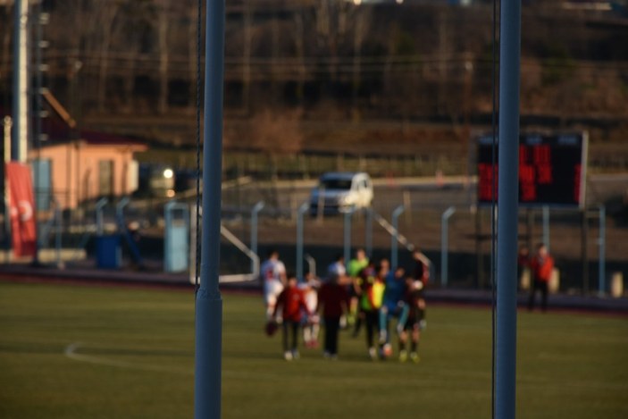 Kastamonu'da futbol maçında rakibi ile çarpıştı: Elmacık kemiği kırıldı